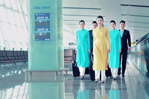 ベトナム航空が新制服を正式導入、アオザイは3色に [観光] - VIETJO