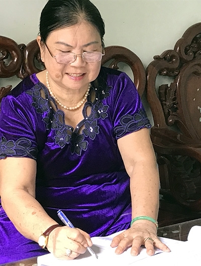 60歳女性が大学生に 40年間進学の夢あきらめず 社会 Vietjoベトナムニュース
