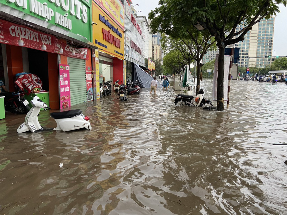ハノイ 週末の大雨で市内各地の道路が冠水 社会 Vietjoベトナムニュース